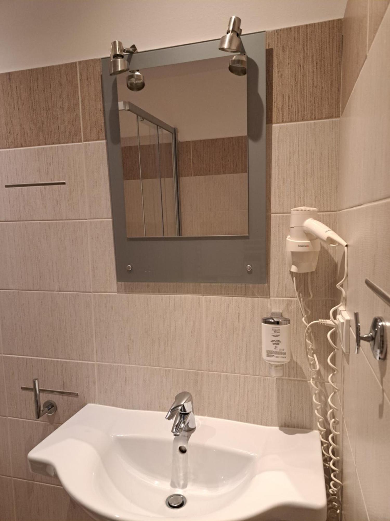 Pension Coloseum Hotel Prŭhonice Kültér fotó